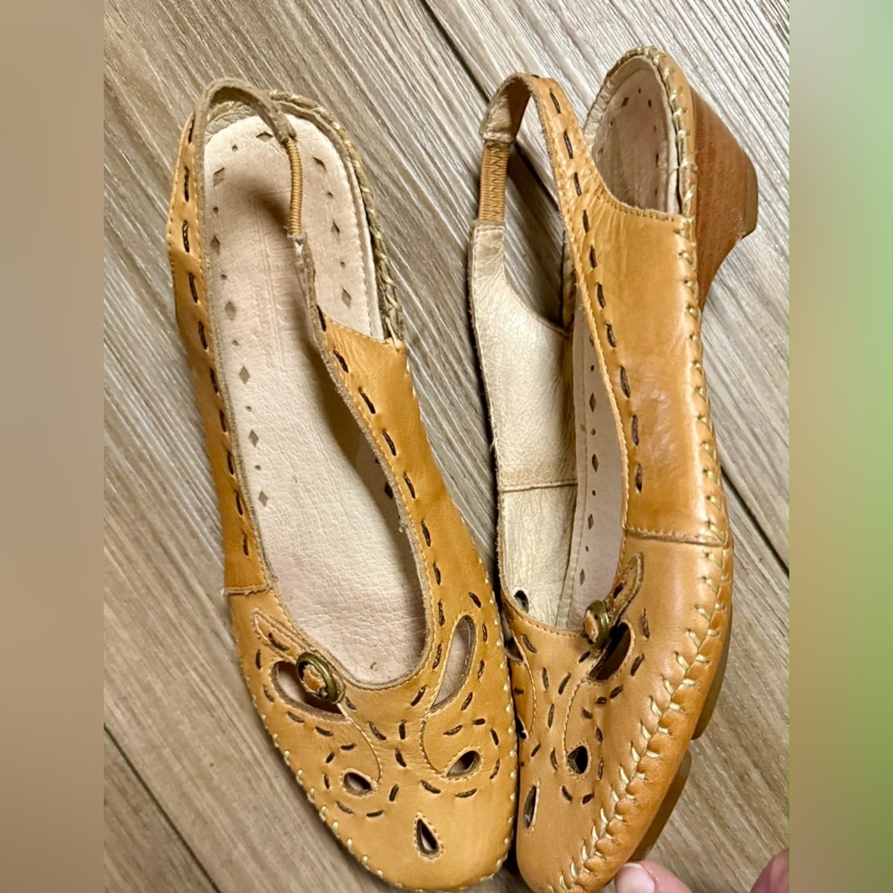 PIKOLINOS Tan Cutout Slingback Flats - Picture 4 of 8